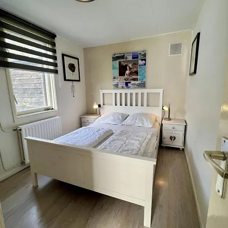 Semesterbostad With Cosy Terrace Sint Maartensvlotbrug