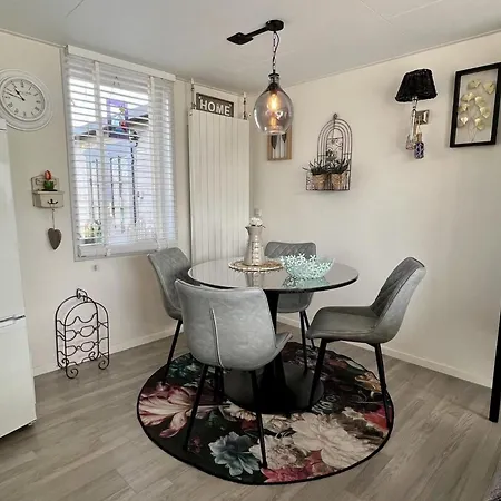 With Cosy Terrace Semesterbostad Sint Maartensvlotbrug