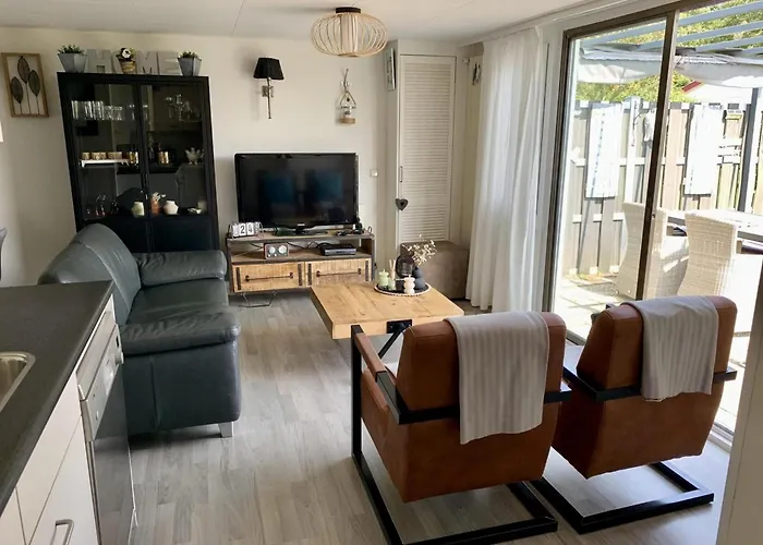 With Cosy Terrace Sint Maartensvlotbrug