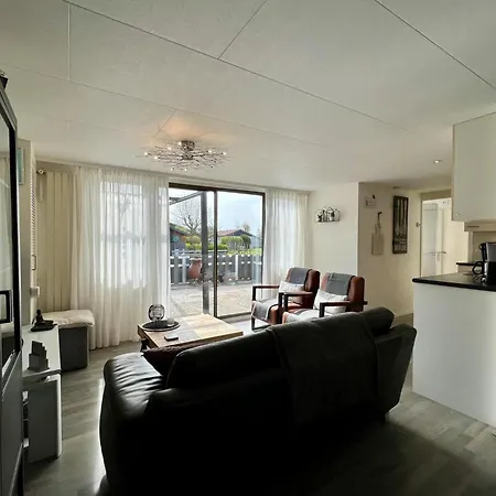 Дом отдыха With Cosy Terrace Sint Maartensvlotbrug