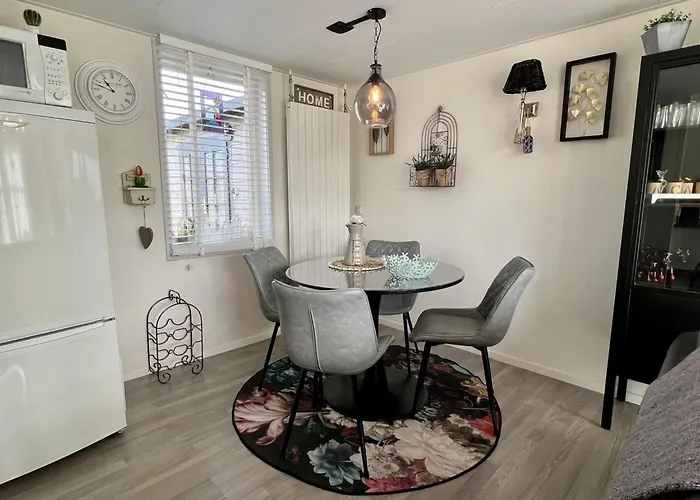 With Cosy Terrace Сasa de vacaciones Sint Maartensvlotbrug